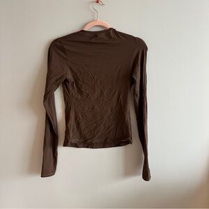 Skims fits everybody brown top